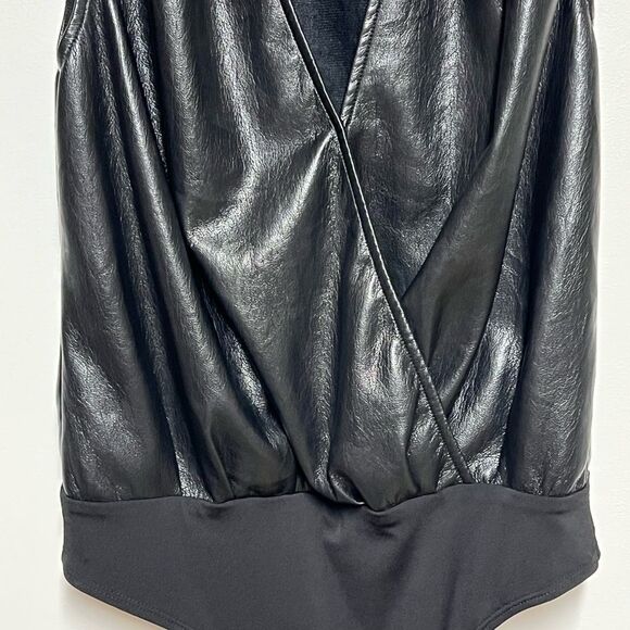 Good American Better Than Leather Faux Leather Wrap Bodysuit Sz 1 Small - Picture 9 of 10